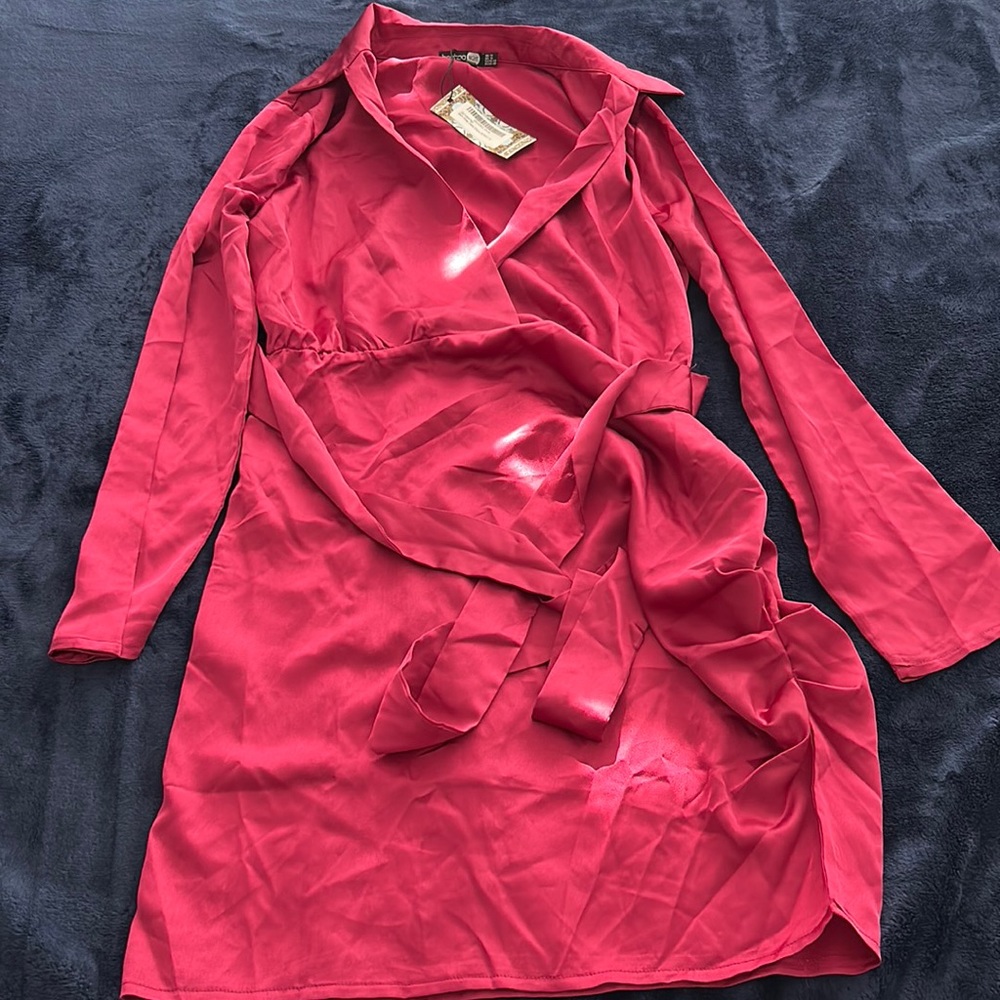 Midi size length brand new dress from Boohoo. Size 10